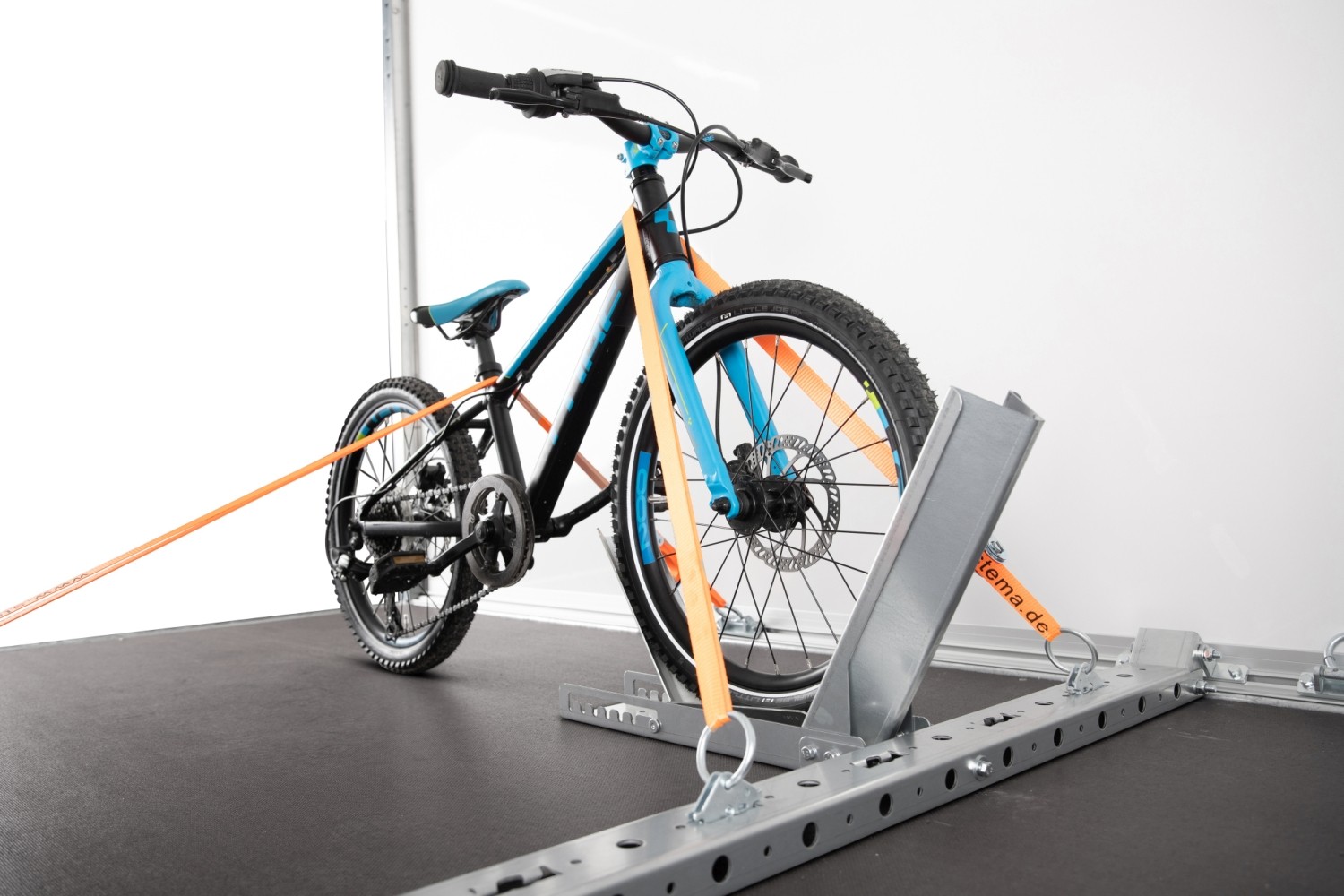 STEMA Fahrradtransportset (2 Räder) f. Boden S-Box 1,79m/P-Box 1,87m STEMA Fahrradtransportset (2 Räder) f. Boden S-Box 1,99m – Bild 1